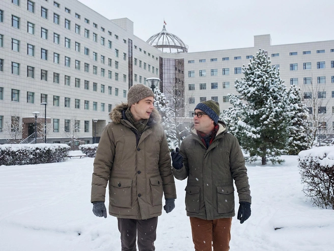 Представьте, что вы заходите в общежитие и встречаете там Шелдона и Леонарда из «Теории большого взрыва» (18+). Ваши действия? | Источник: Юрий Орлов / Городские медиа