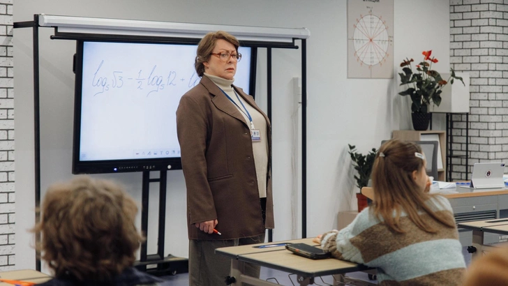 Разбор сериала «Олдскул»: за что комедия об учительнице математики получила народное признание | Источник: Кинопоиск