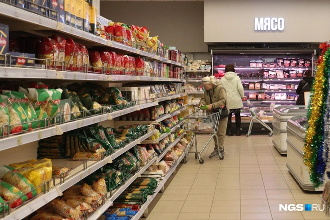 У супермаркета невысокий рейтинг в 2ГИС, но покупатели все равно есть | Источник: Андрей Бортко / NGS.RU