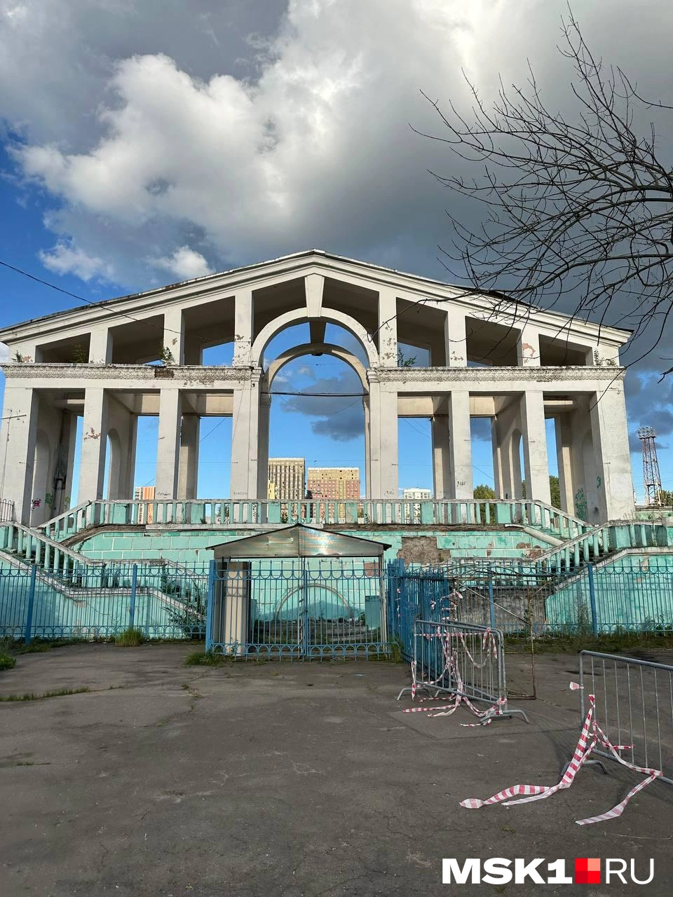 Сегодня стадион находится в крайне плачевном состоянии | Источник: Андрей Овчаренко