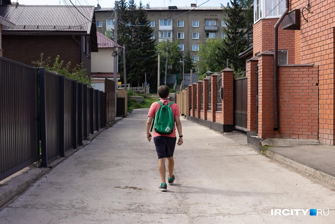 Электричество тут городское, водоснабжение — от колодца неподалеку, но у многих свои скважины | Источник: Даниил Конин / «ИрСити»