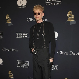 Machine Gun Kelly частично «сменил» цвет кожи