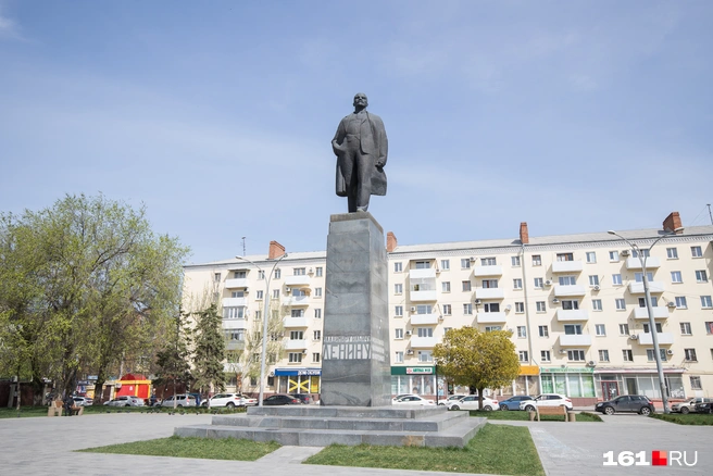 Жители жалуются, что на Ленина в Ростове продолжают строить ТЦ, несмотря на запрет | Источник: Евгений Вдовин / 161.RU