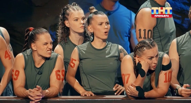 С трибун было видно, как тяжело проходят испытания некоторые спортсмены | Источник: кадр из шоу «Титаны» (16+), ТНТ, 2025 год