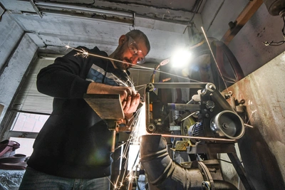 Зарплаты в Кузбассе снизились: данные по отраслям