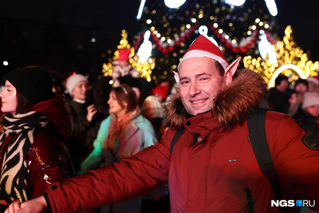 Многие нарядились перед поездкой  | Источник: Александр Ощепков / NGS.RU