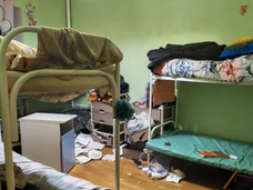 Кадры штурма рехаба в Подмосковье, где подростков связывали, избивали и заставляли есть собачий корм