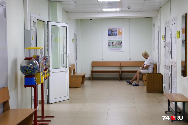 В поликлинике принимают в основном врачи общей практики, фельдшеры и педиатры | Источник: Михаил Шилкин