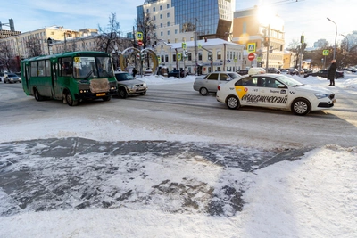 В Екатеринбурге из-за морозов взлетели цены на такси