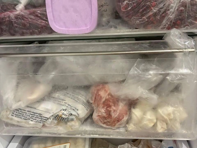Морозильная камера Маши Токмаковой содержит ягоды, мясо, рыбу, пельмени и различные заготовки. | Источник: Мария Токмакова