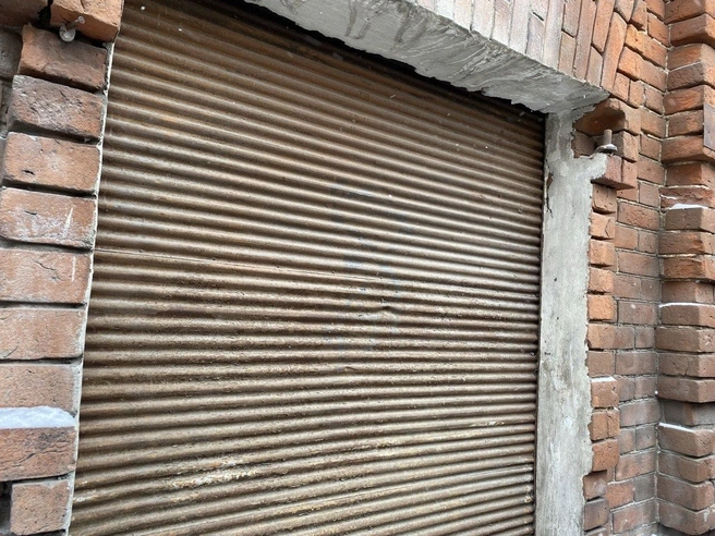 Дожили до наших времен и вот такие рольставни | Источник: Ирина Господаренко / NGS22.RU