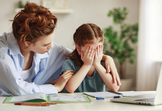 Токсичность зашкаливает: 8 ужасных родительских фраз, которые ломают психику ребенка