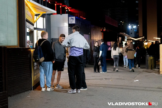 Посетители некоторых клубов теперь не могут покупать алкоголь из-за нововведения | Источник: Елена Буйвол / VLADIVOSTOK1.RU