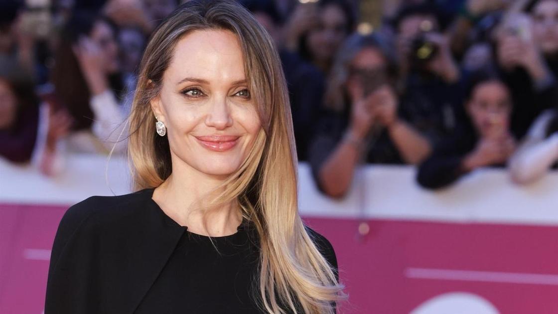 Роскошная жизнь в прошлом: зачем Анджелина Джоли распродает имущество