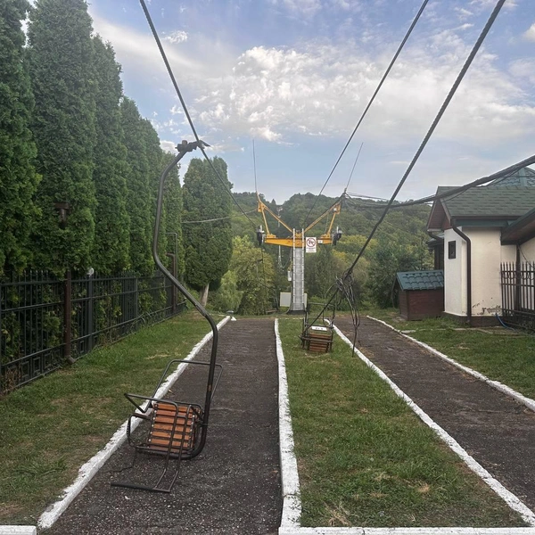 «Полностью упало всё». В Нальчике оборвалась канатная дорога с туристами: видео | Источник: kbr.sledcom / Telegram