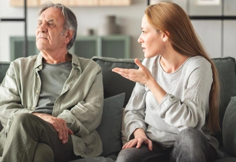 «Отец врет своей любовнице, что я — не дочь, а просто знакомая. Зачем ему это?»