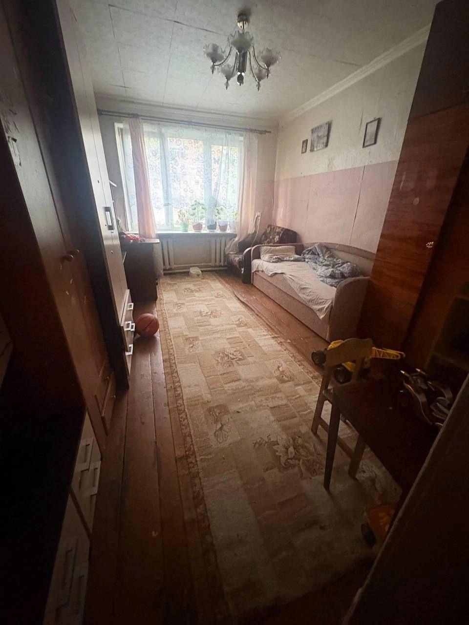 В этой комнате, предположительно, живет 4-летний Даниил | Источник: волонтер поиска