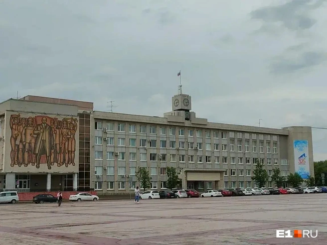 Редакция E1.RU направила официальный запрос в мэрию Каменска-Уральского и руководителю аппарата администрации Алексею Ялунину с просьбой прокомментировать ситуацию | Источник: читатель E1.RU