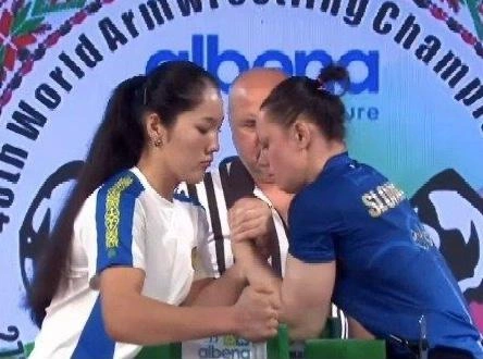 16-летняя казахстанка Улболсын Елмурат стала чемпионкой мира по армрестлингу