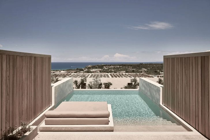 Отель с бассейном площадью 4000 м² на греческом острове Закинф