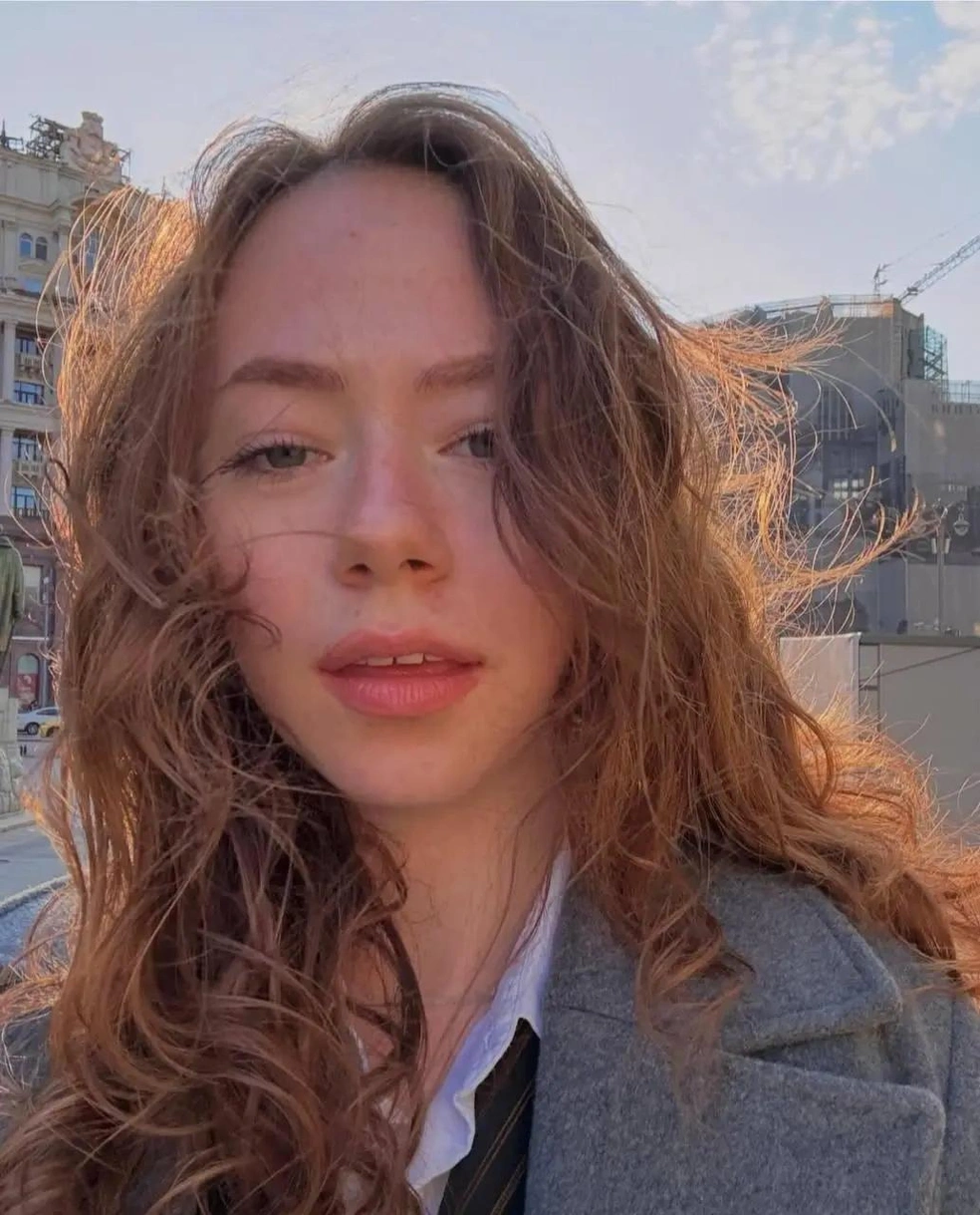 Вера Ефремова, старшая дочь от пятой жены Михаила | Источник: ismokkewater / Instagram (деятельность запрещена в РФ)