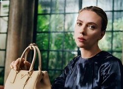 Prada girl Скарлетт Йоханссон примеряет новые роли и культовую сумку Galleria