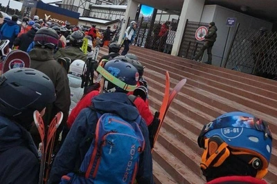 На сочинских склонах выросли очереди за свежим снегом