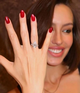 Валентина Иванова намекнула на предложение от Тимати: избранница рэпера показала роскошное кольцо