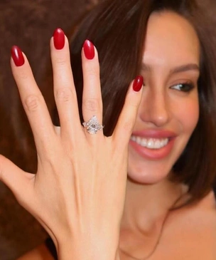 Валентина Иванова намекнула на предложение от Тимати: избранница рэпера показала роскошное кольцо