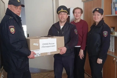 Питкярантские полицейские отправили посылку военнослужащим в СВО