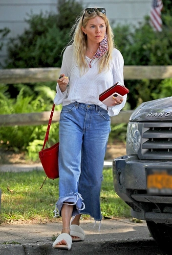 Сиенна Миллер в Нью-Йорке | marieclaire.ru