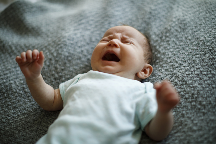 Почему новорожденный плачет во сне: основные причины и рекомендации