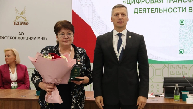 Азат Зиганшин наградил учёных Института экологии АН РТ | Источник: tatarstan.ru
