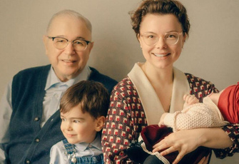 Евгений Петросян стал отцом в третий раз. В чем опасность родительства после 75 лет?