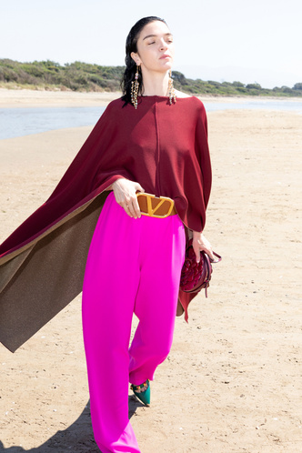 Образы, от которых учащается сердцебиение: Valentino Resort 2021