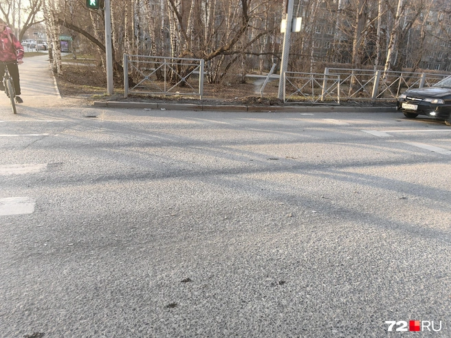 Улица Одесская. Колея очень большая  | Источник: Павел Красоткин / 72.RU 