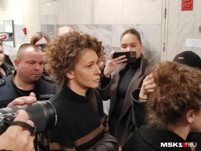 Ксения Раппопорт на суде над ее дочерью | Источник: Михаил Мечев / MSK1.RU