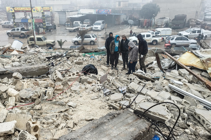 6 видео с последствиями мощнейшего землетрясения в Турции: дома складываются, как картонные