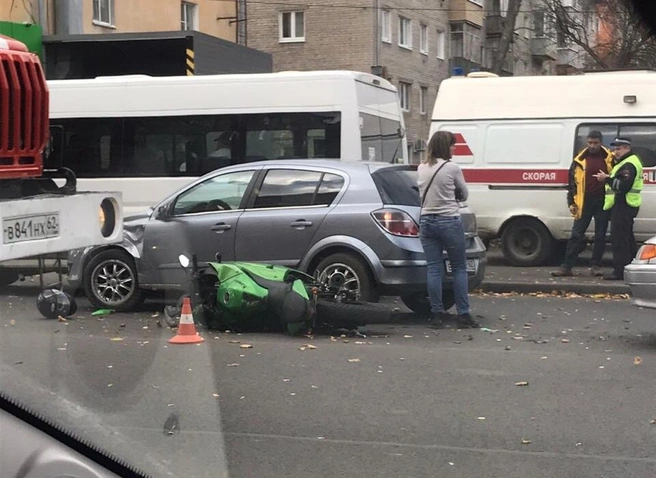 У Радиоуниверситета сбили мотоциклиста | ya62.ru