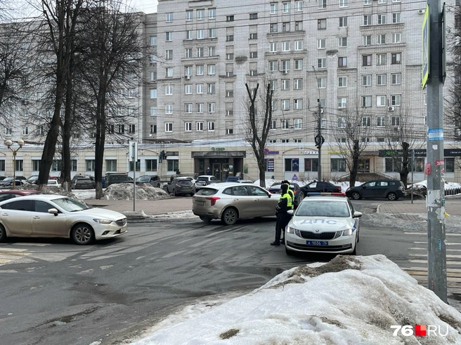 Автомобилистов разворачивают | Источник: Кирилл Поверинов