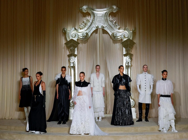 Как работает черный рынок приглашений на показы Dior, Chanel, Balmain