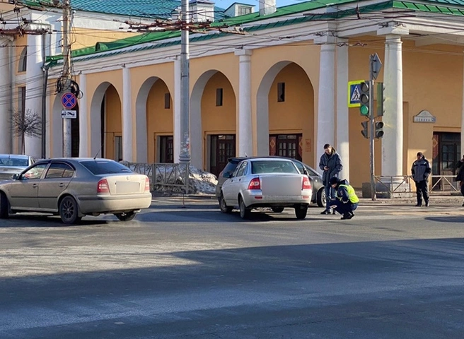 В ДТП в центре Рязани пострадала беременная девушка | ya62.ru