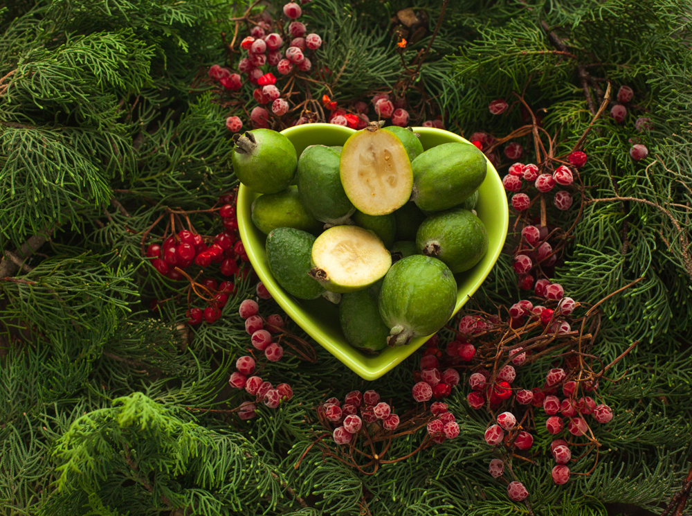 Некрасив, но страшно полезен, или Почему фейхоа называют фруктом вечной молодости | marieclaire.ru
