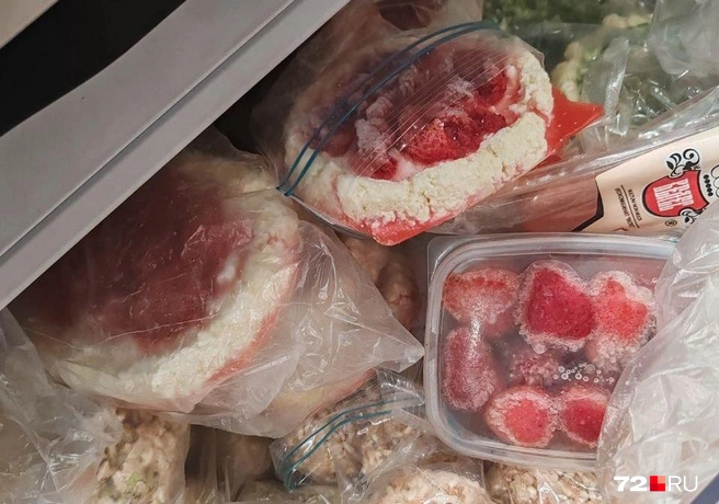 Смотрите, сколько заготовок у Елены. Вот так некоторые заботятся о будущих приемах пищи  | Источник: читатель 72.RU