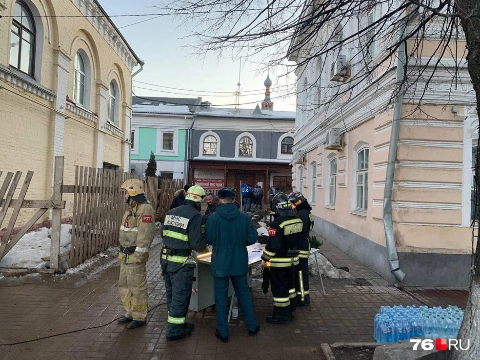 На месте МЧС и правоохранители организовали штаб | Источник: Полина Зайцева