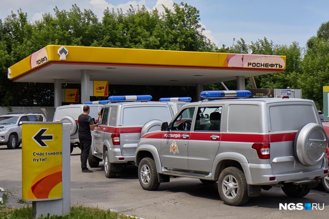 Многие машины Росгвардии заправляются на «Роснефти» | Источник: Валерия Киселёва / NGS.RU