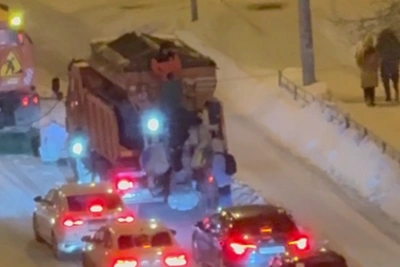 Екатеринбургские зацеперы перешли на медленную спецтехнику