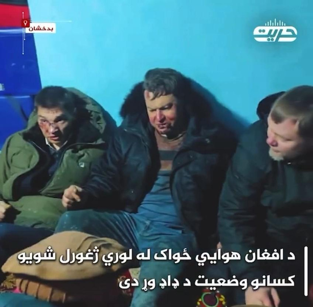 Первое фото выживших в крушении российского бизнес-джета. Их самолет разбился в горах Афганистана