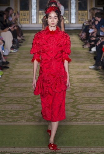 Викторианская Англия и династия Тан: слияние эпох на показе Simone Rocha SS 2019