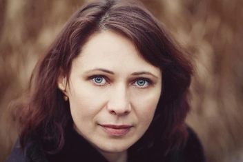«Мужчина тайком позвонил всем моим поклонникам и сообщил, что теперь я — с ним»
